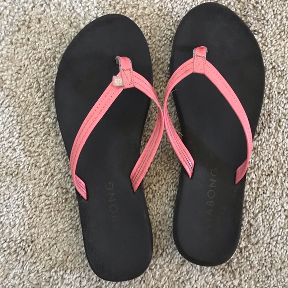 Billabong Shoes - 🌸Billabong flip flops
